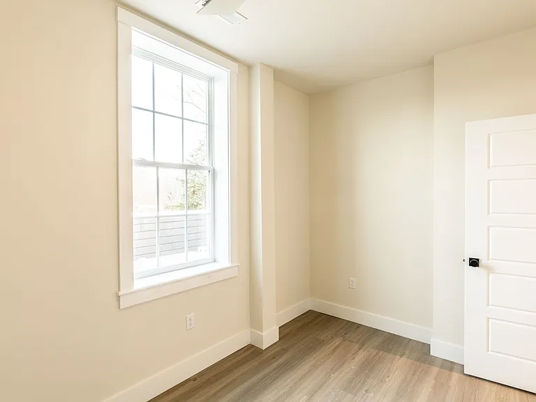 1135 Rose Hill Dr — Photo 33