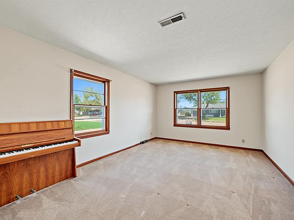 4th image of 2158 Kensington Rd