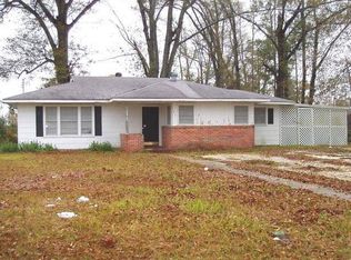 101 Cloverdale Rd, Atmore, AL 36502