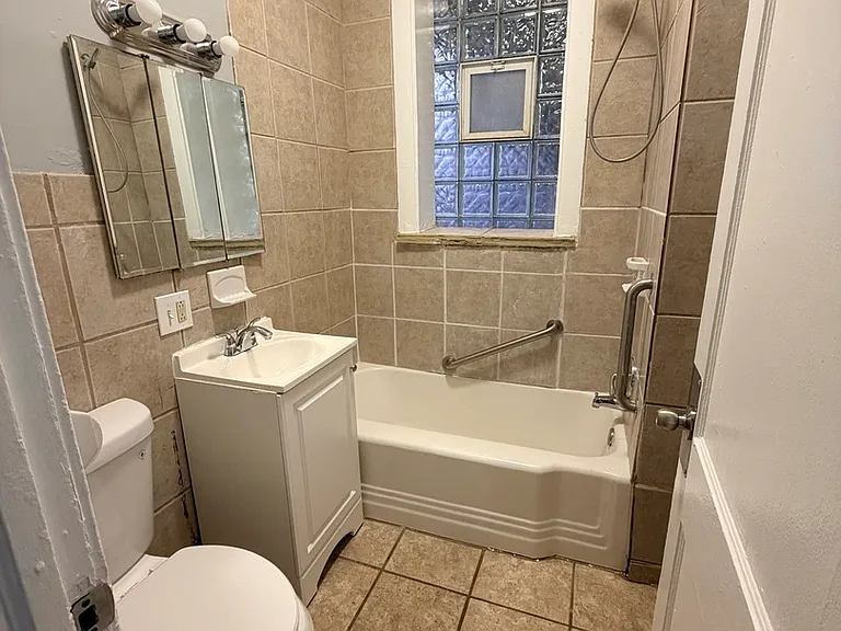 7700 S Green St #1 — Photo 9