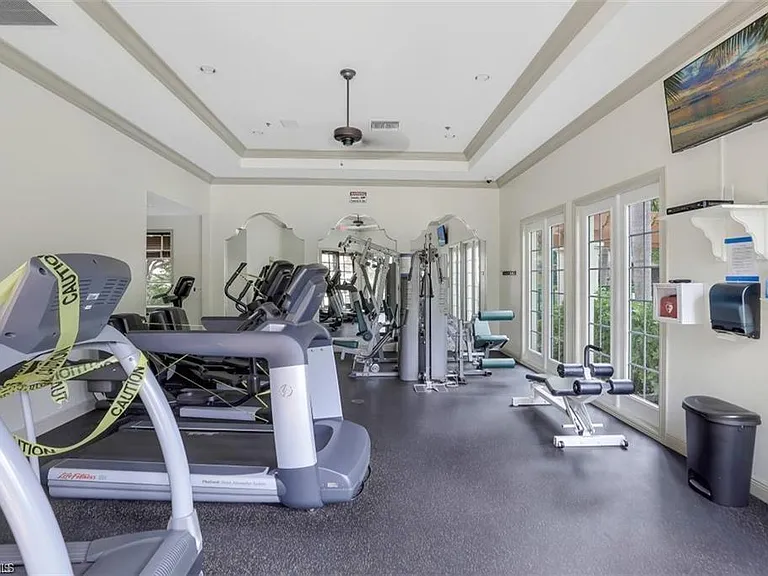 8930 Colonnades Ct E #627 — Photo 3