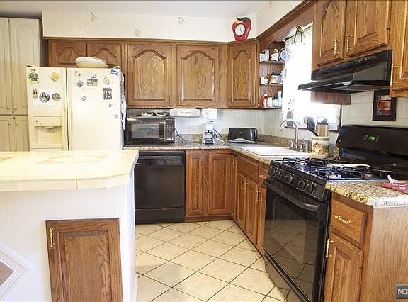 3rd image of 8-29 Cedar St #1X