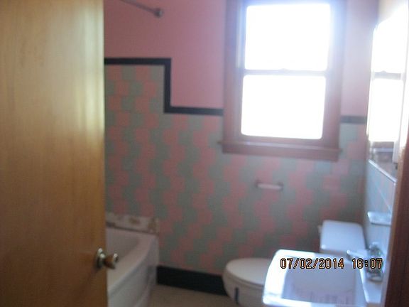 3rd image of 836 E Robinson St