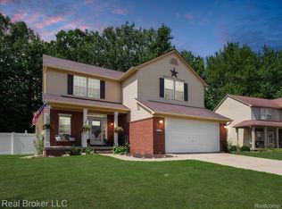 4074 Grand Oaks Trl, Burton, MI