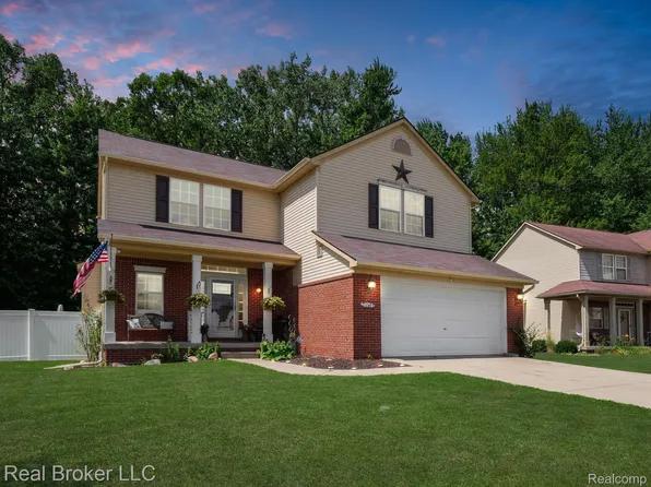 4074 Grand Oaks Trl, Burton, MI 48519