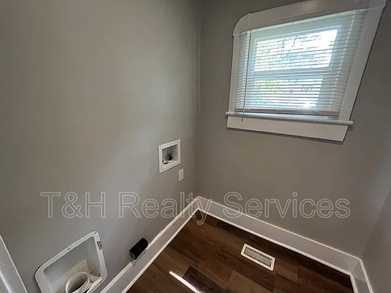 1123 Churchman Ave — Photo 9