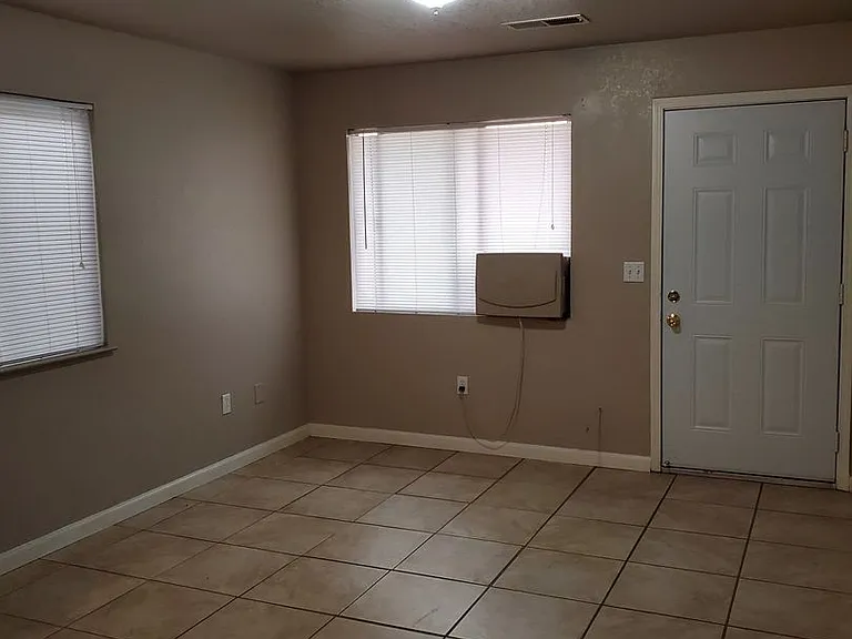 668 Anchor Ave — Photo 2