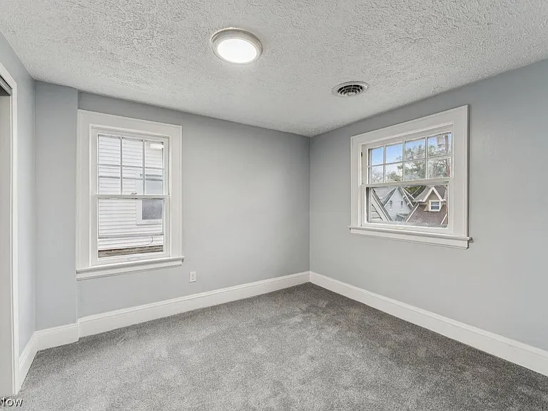 1387 Dietz Ave — Photo 23