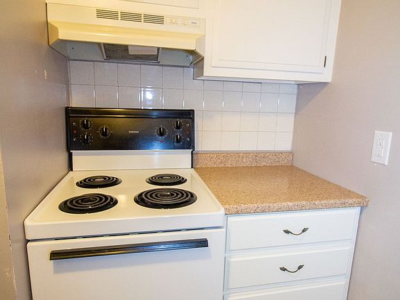 3rd image of 570 Culpepper Dr #1