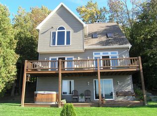 5365 Edgewater Beach Rd, Green Bay, WI 54311