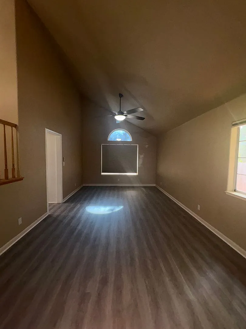3426 Glen Ellen- Rolling Hills — Photo 4