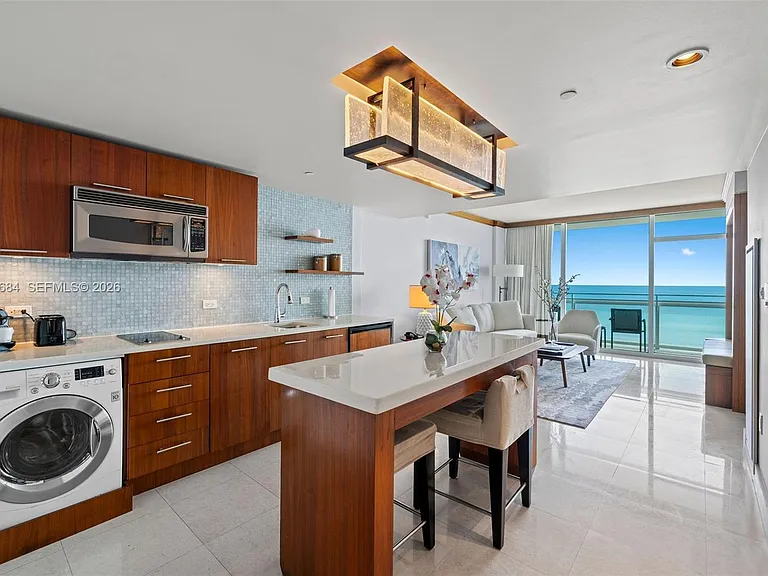 6801 Collins Ave #417 — Photo 7