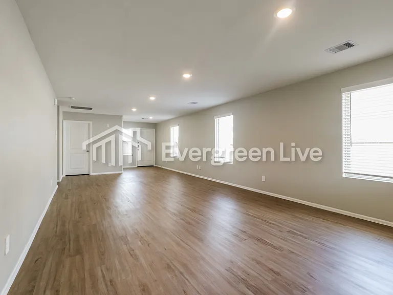 715 Hackberry Branch Ct — Photo 3