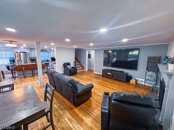 4th image of 1295 Marion Ave