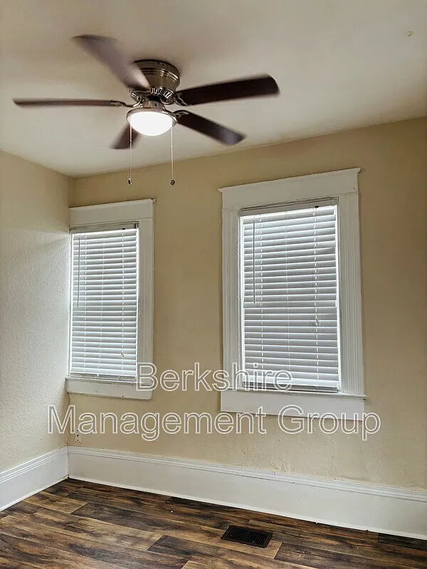 2 bed, 1.0 bath, 1000 sqft, $1,499 — Photo 3