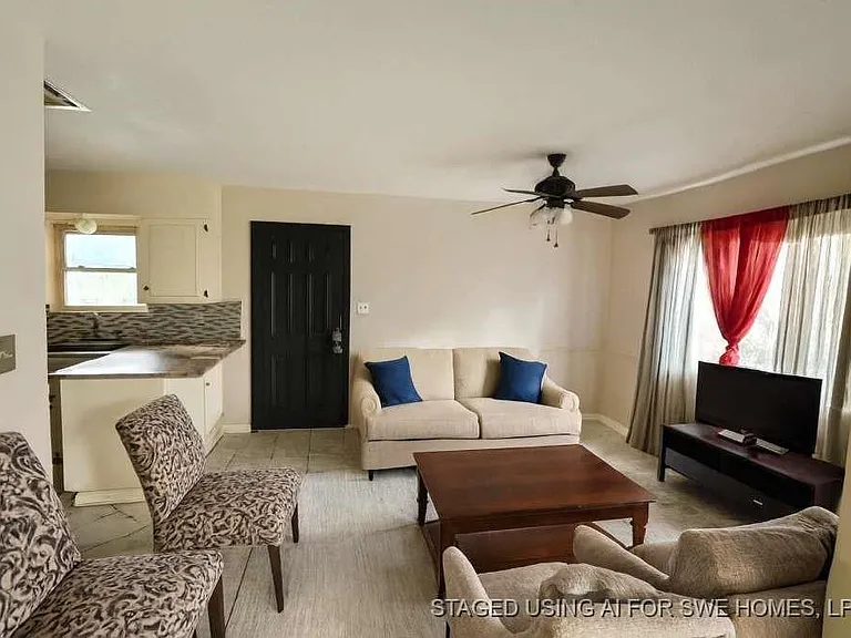 718 Westbury St W — Photo 5