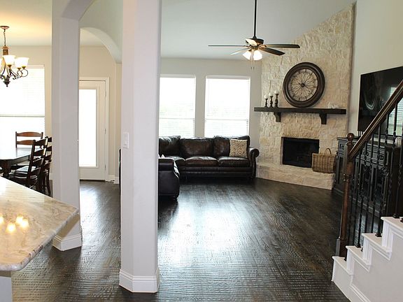 4th image of 1402 Welch Dr