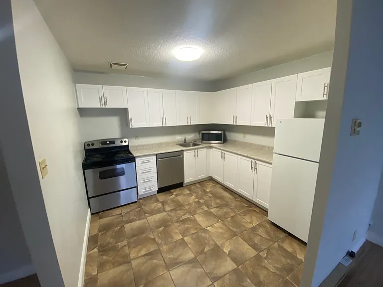 212 Colborne St — Photo 38