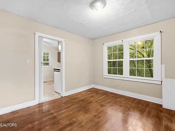 5th image of 713 Rutledge Ave