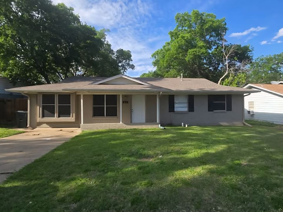 1st image of 427 Darlene Ln