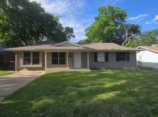 427 Darlene Ln, Arlington, TX 76010