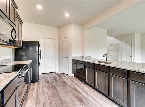 5th image of 603 Delta Downs Dr