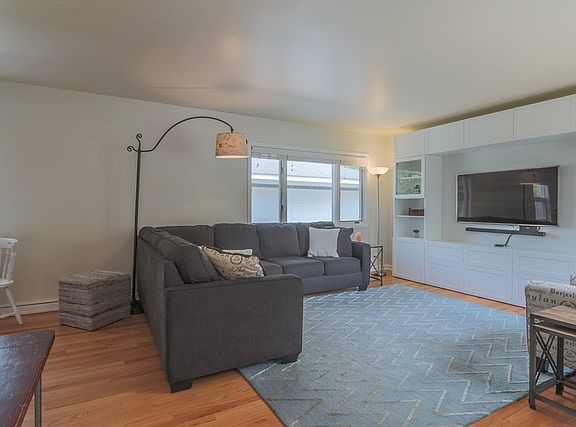 3rd image of 213 Shirley Ct