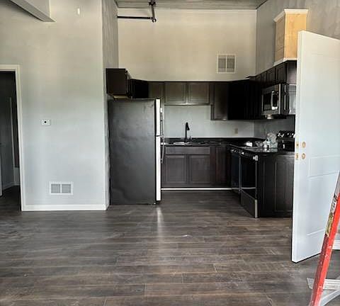 5th image of 885 S Janesville St #105