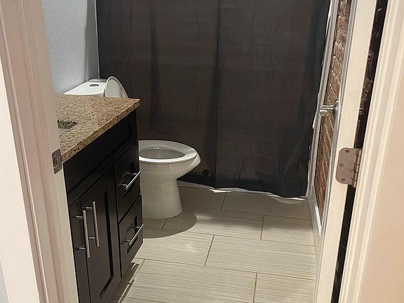 One of the 2 bathrooms
