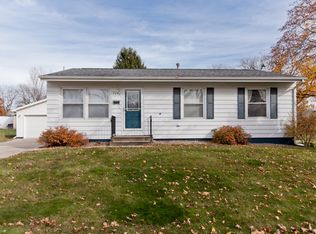 5450 Cedar Dr NW, Cedar Rapids, IA 52405