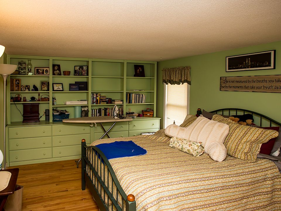 2nd image of 602 Piscassic St