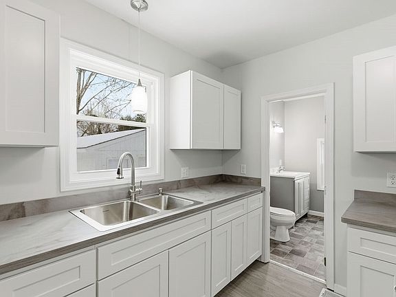 4th image of 415 W 2nd St S