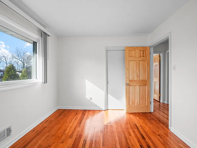 895 Patton St — Photo 34