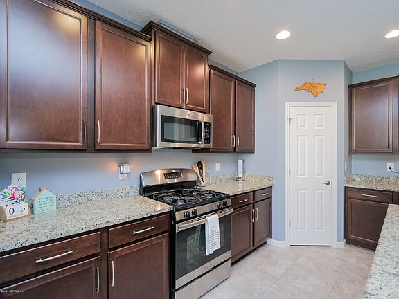 5th image of 246 Aspen Leaf Dr
