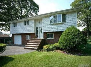 95 Orleans St, Bay Shore, NY 11706