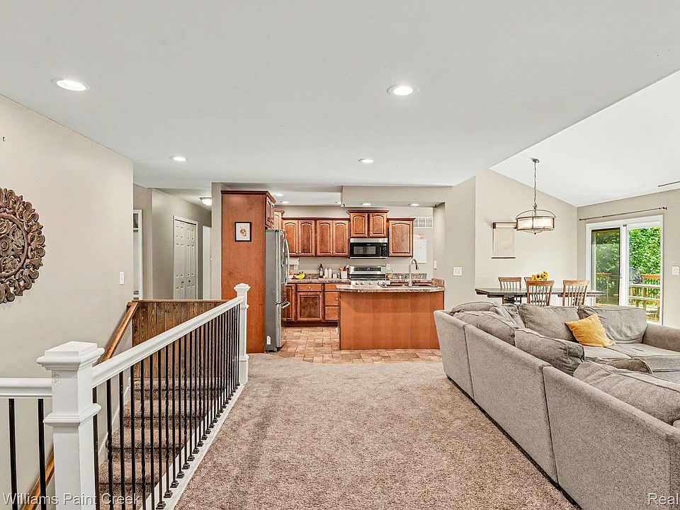 5263 Diehl Rd, photo 2