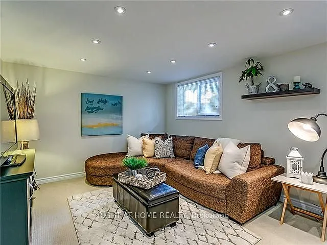 273 Kenwood Ave — Photo 15