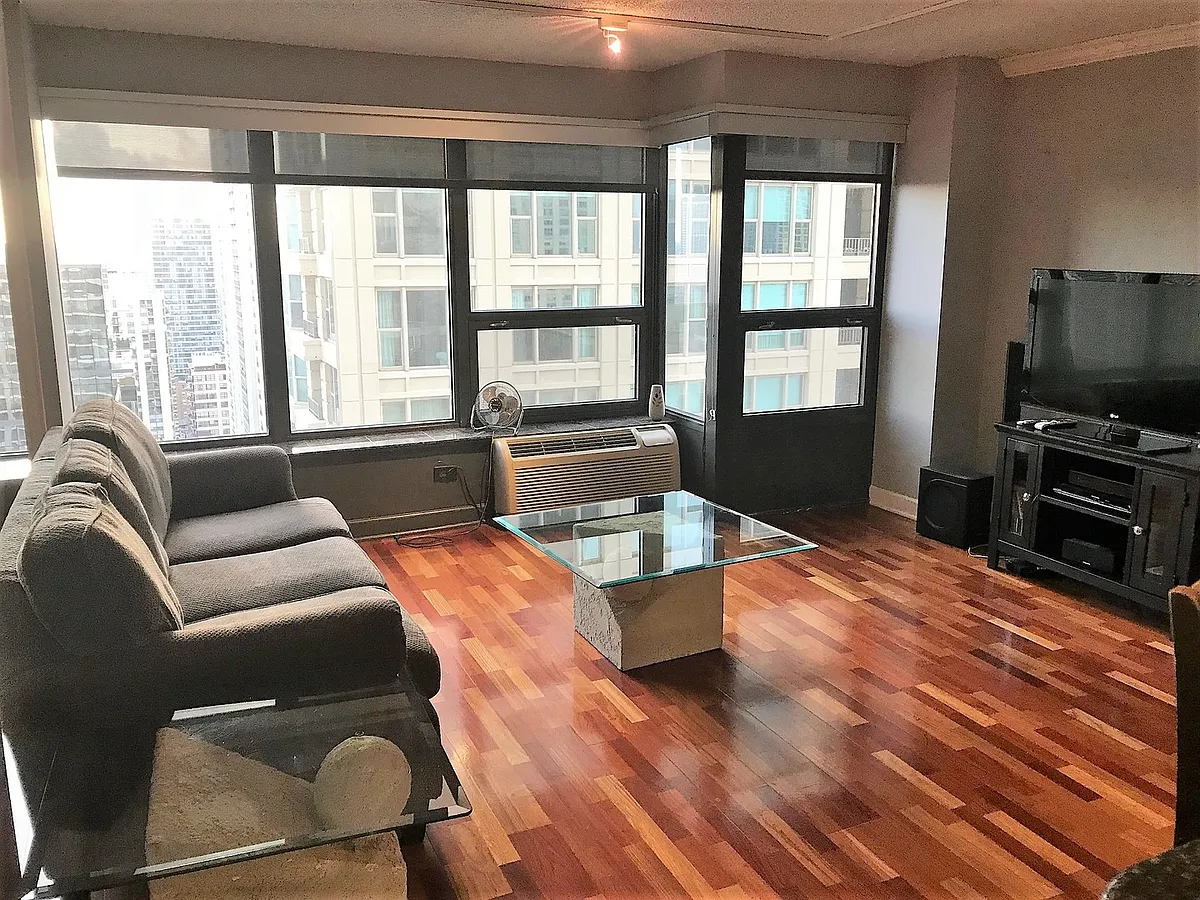 Building Photo - 30 E Huron St #3106