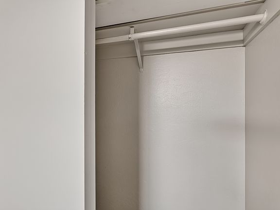 4th image of 962 Lupin Dr APT 3