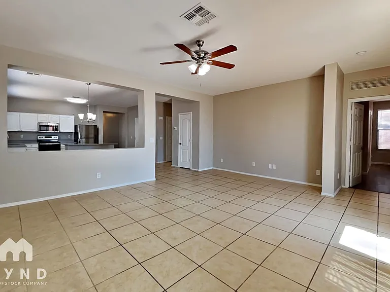 6834 S 30th Ln — Photo 3