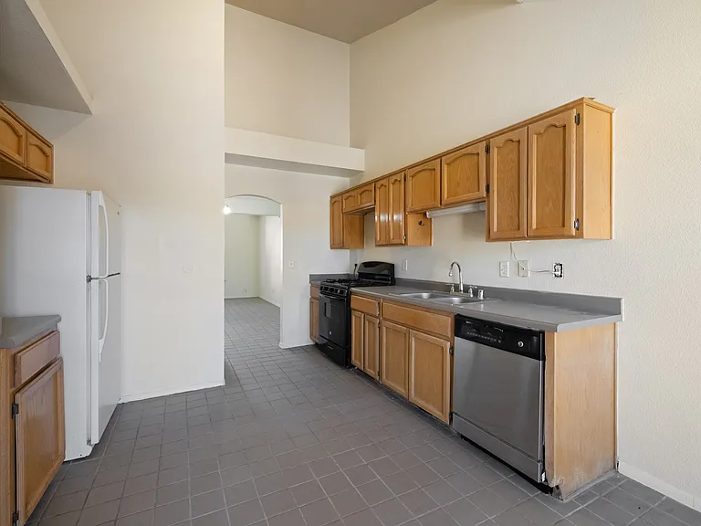 2987 Tierra Cortez Ave #B — Photo 6