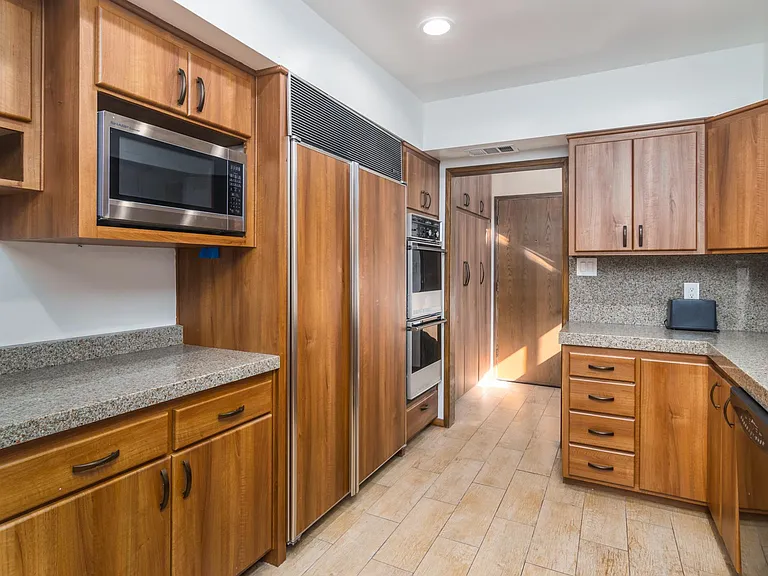 6135 Wilkinson Ave — Photo 10