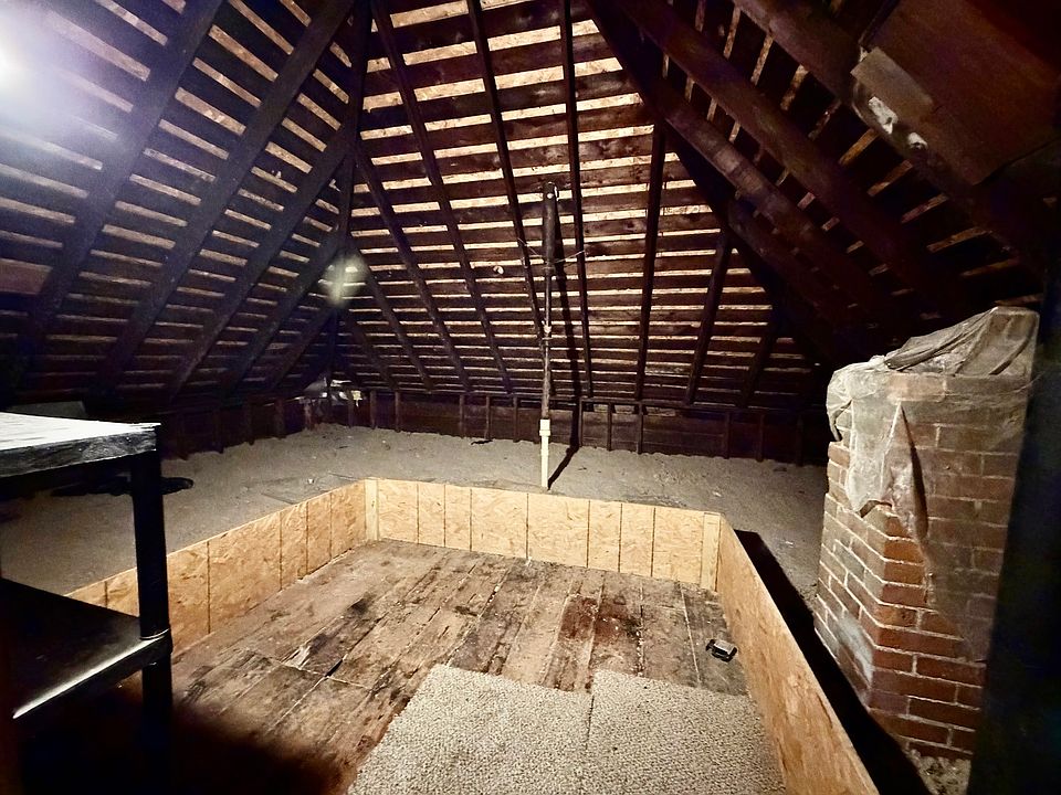 16th image of 1112 N Gaines St