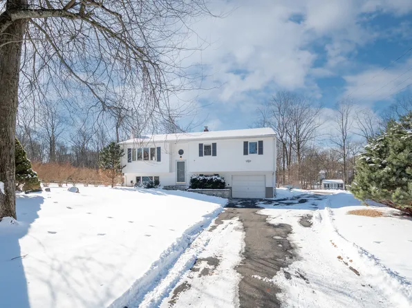 38 Robinhood Road, Danbury, CT 06811