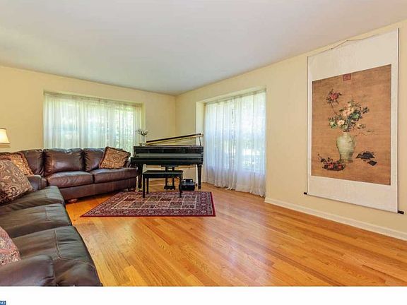 5th image of 5 Greenfield Dr N