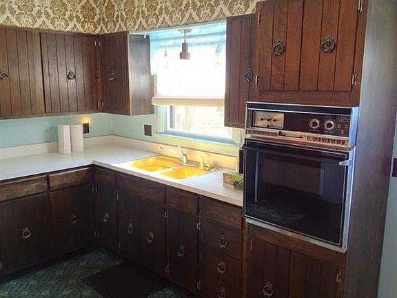 5th image of 1409 E Eaton Wheeling Pike