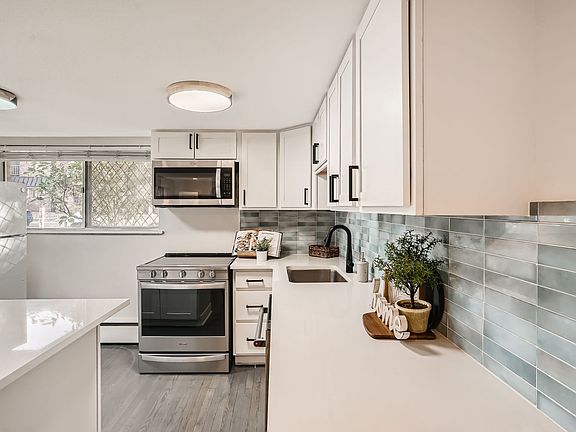 5th image of 1063 N Clarkson St APT 2