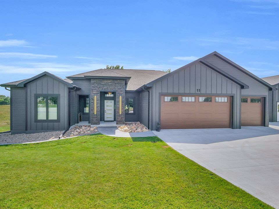 1st image of 11 Golfside Dr