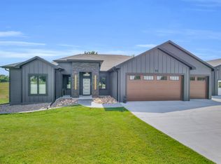 11 Golfside Dr, Pleasanton, NE 68866