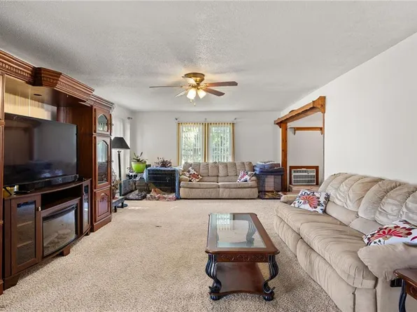 104 E 4th St, Stover, MO 65078